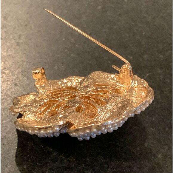 White Camellia Flower Brooch with Faux Pearls & Gold Tone Trim - Lapel Pin - Picture 6 of 11